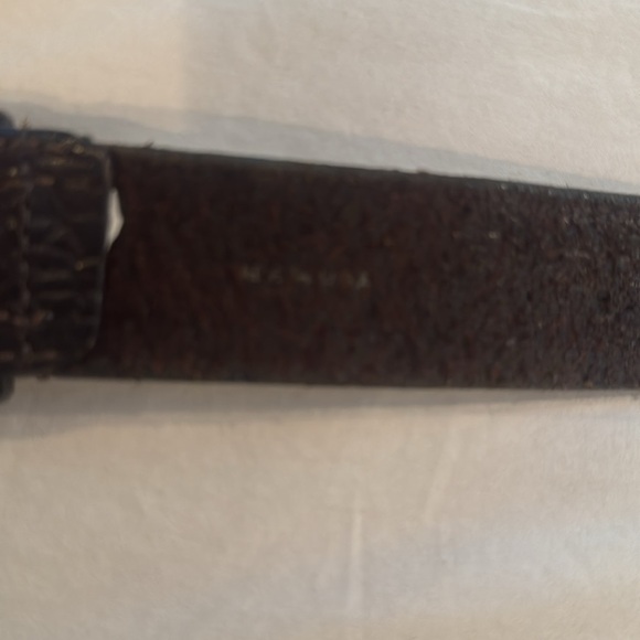 Johnston & Murphy Men's Brown Leather Belt with silver buckle - Picture 4 of 6